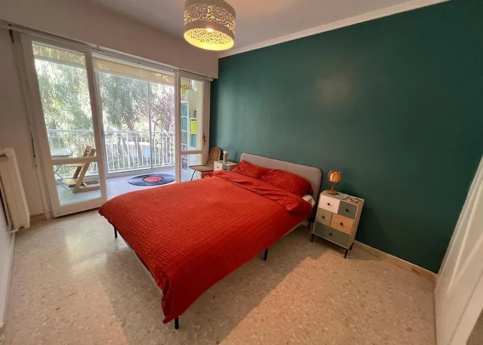 6 Personnes Апартаменты Сен-Рафаэль