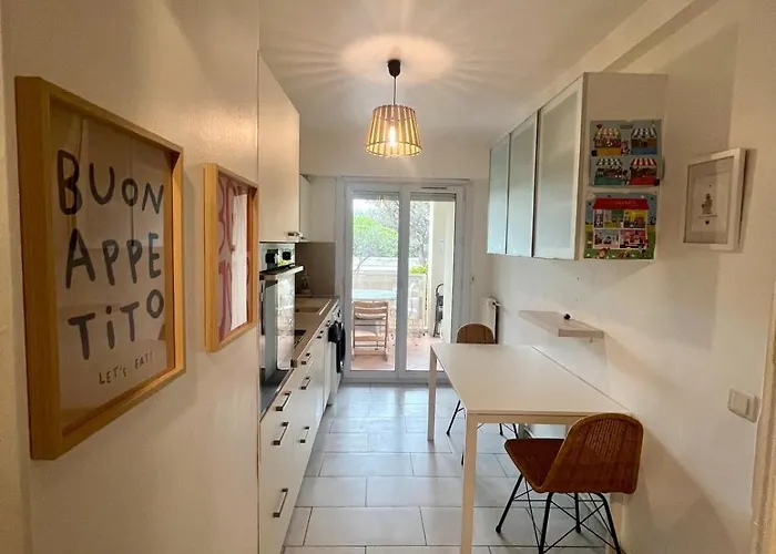 6 Personnes Сен-Рафаэль